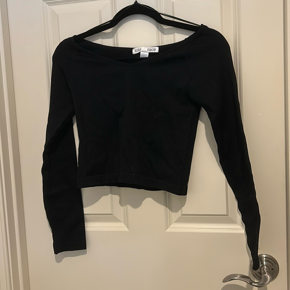 Black fitted top